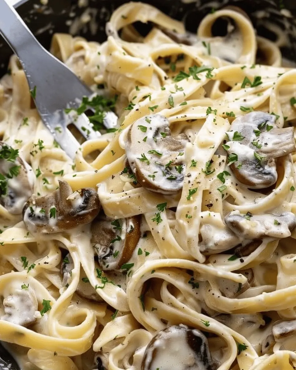 Creamy Garlic Mushroom Pasta with Turkey Bacon: A Cozy Delight